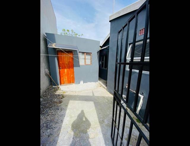 2 BEDROOM HOUSE FOR SALE IN KHAYA